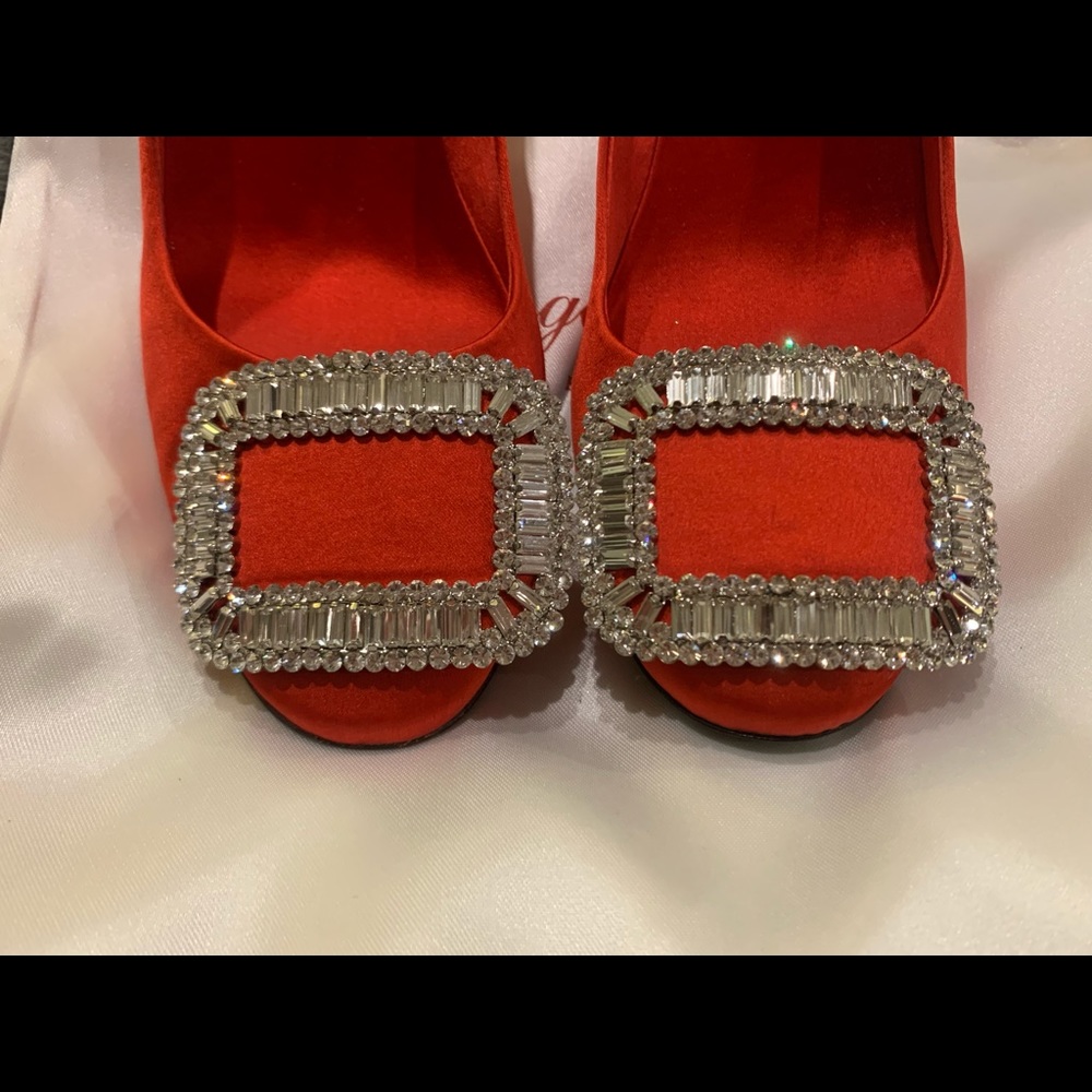 Roger Vivier Pilgrim Buckle Pumps in Satin - Picture 4 of 6